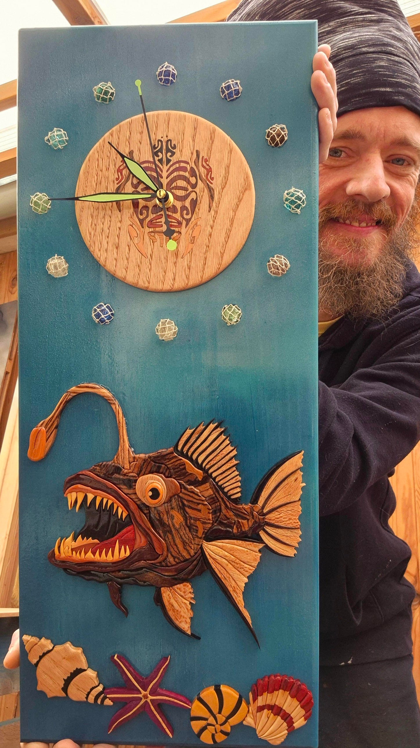 Art de l'Intarsia horloge "Le Poisson-lanterne"