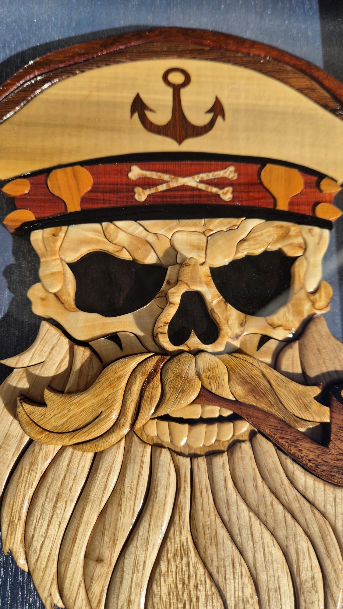 Art de l'Intarsia " Crane de pirate"