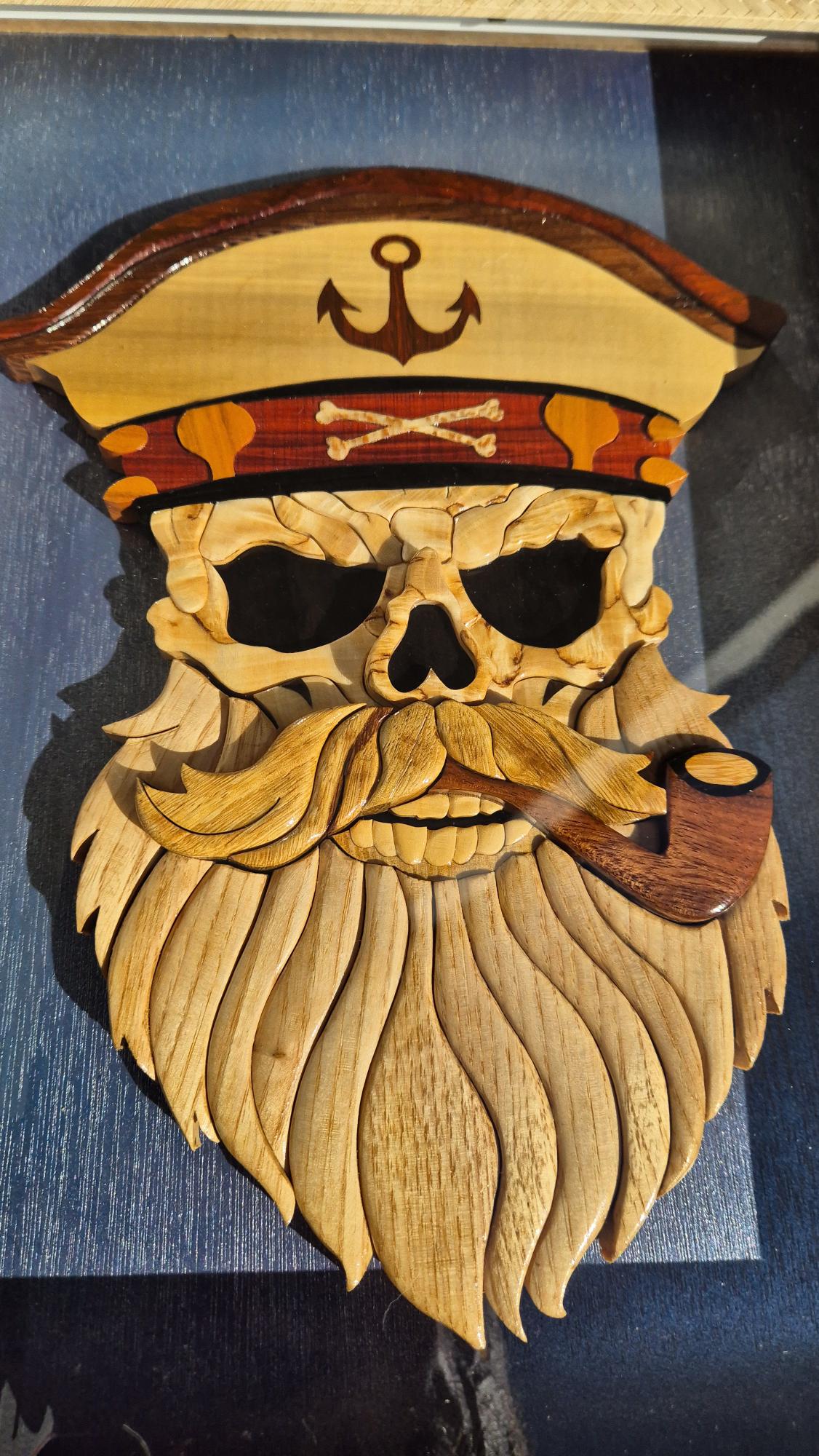 Art de l'Intarsia " Crane de pirate"