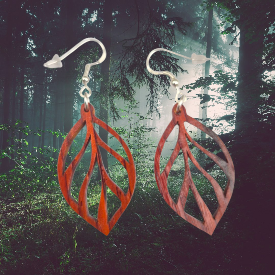 Boucles d'oreilles en bois naturel de palissandre "Feuille de bois"