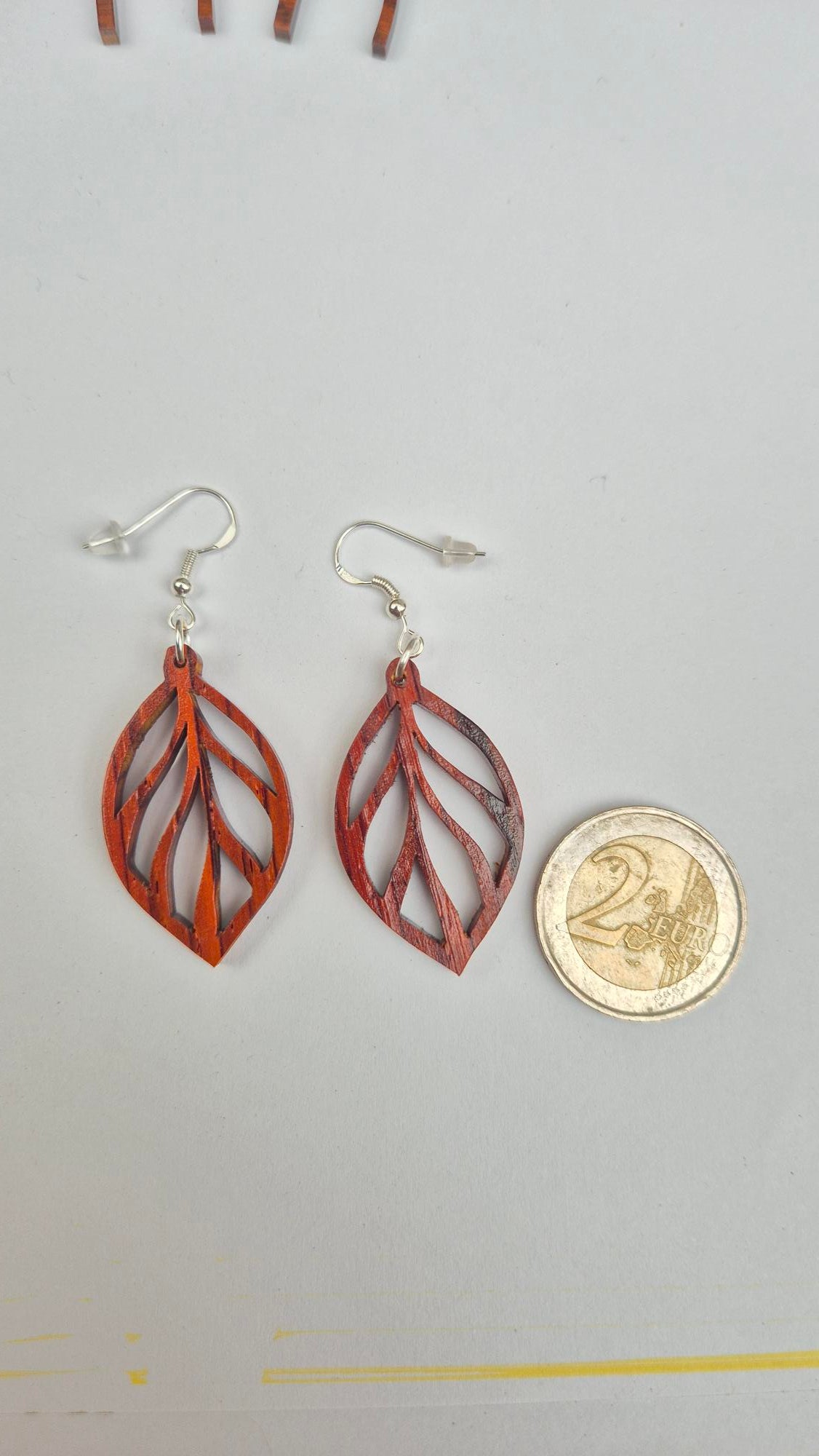 Boucles d'oreilles en bois naturel de palissandre "Feuille de bois"