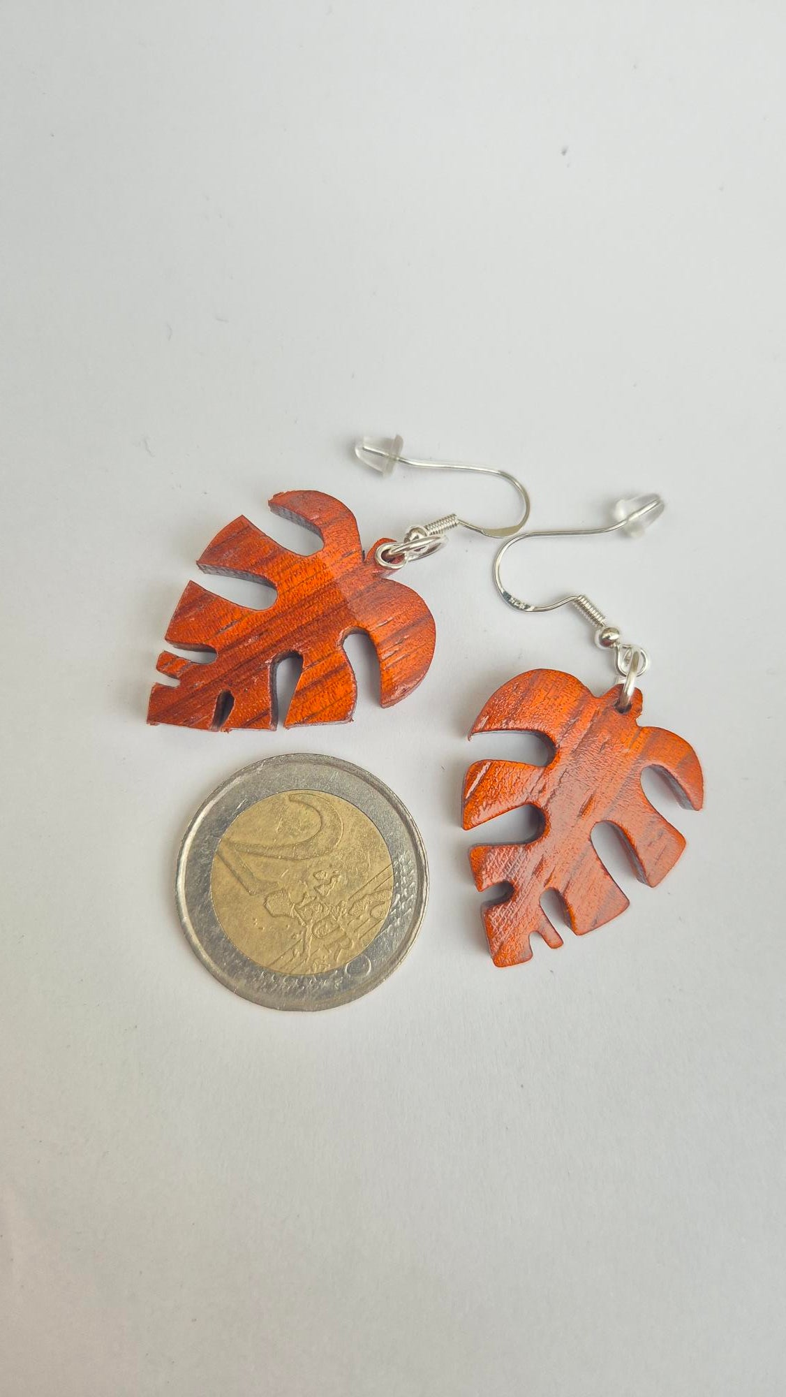 Boucles d'oreilles en bois naturel de paddouk "Monstera paddouk"