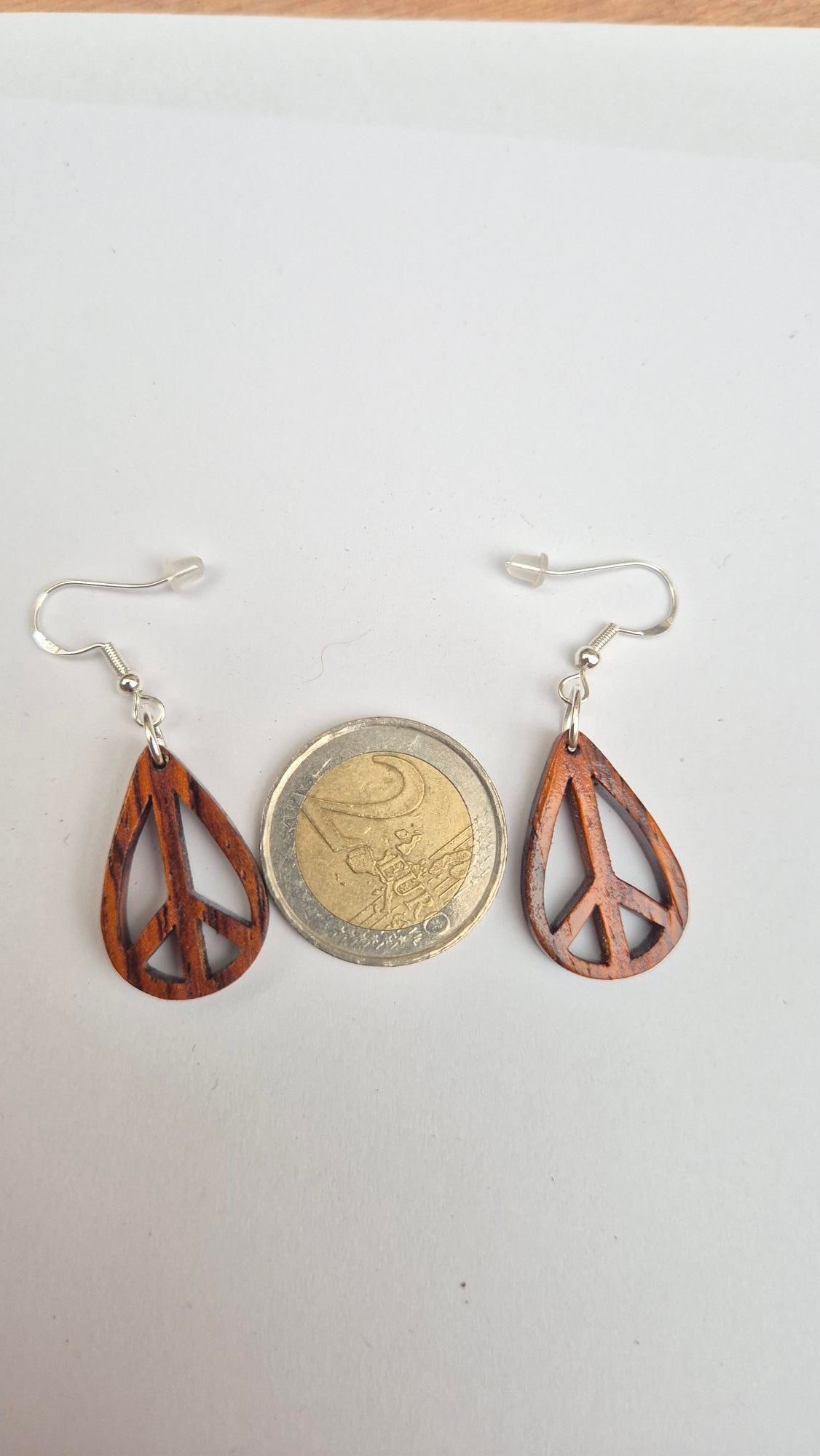 Boucles d'oreilles en bois naturel de palissandre "Peace and love"