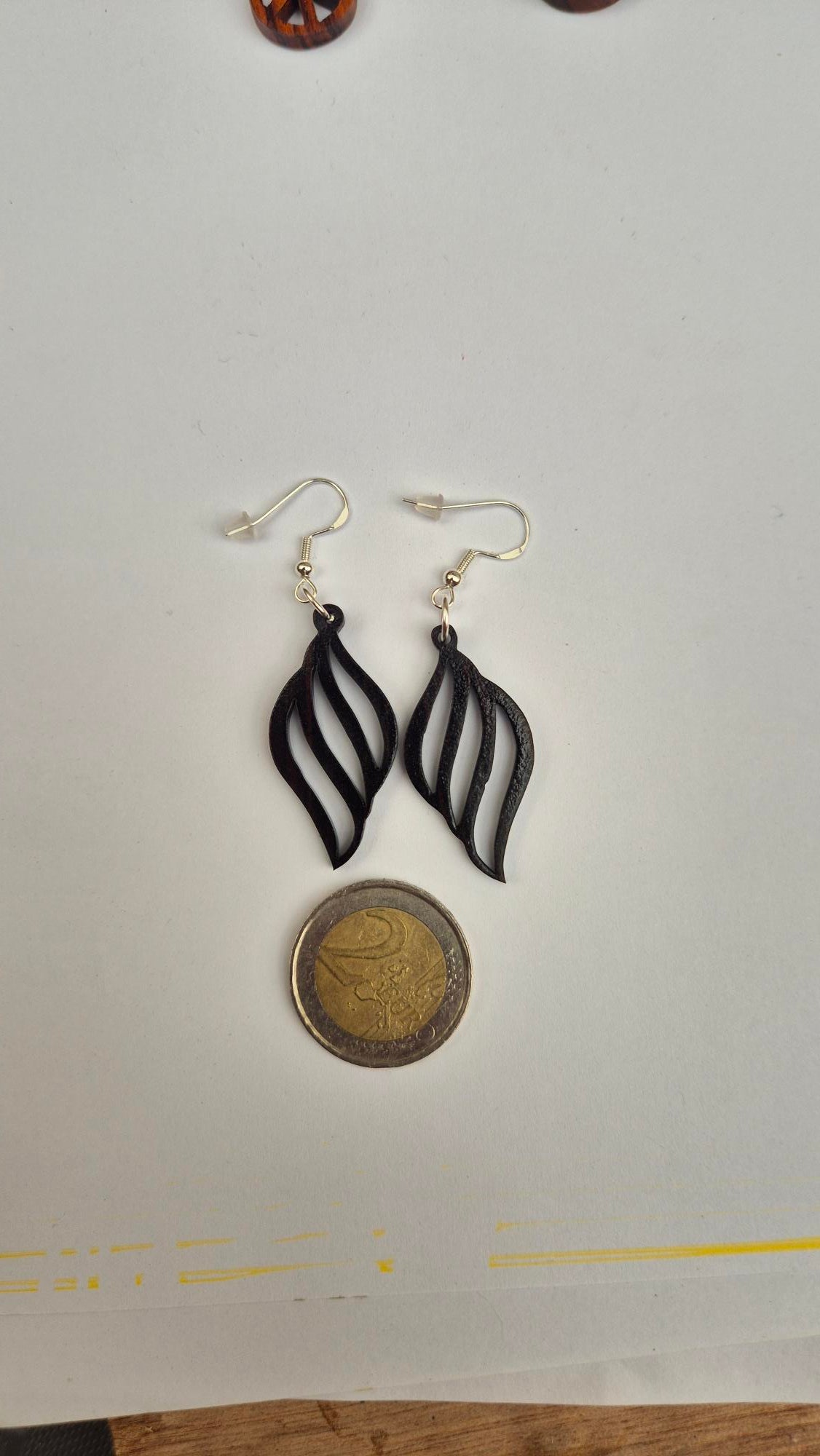 Boucles d'oreilles en bois naturel d'ébène "Coquillage d'ébène"