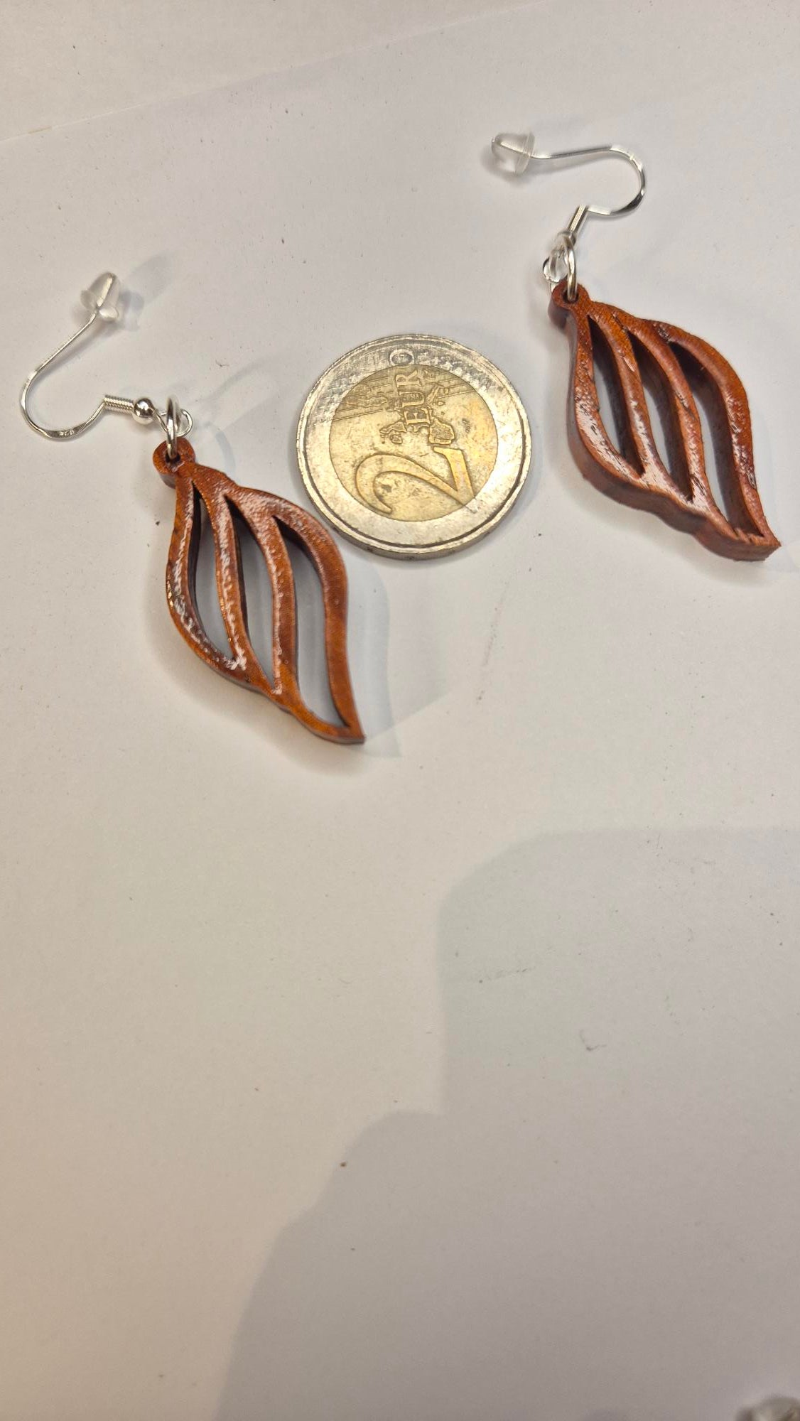 Boucles d'oreilles en bois naturel de paddouk "coquillage de paddouk"