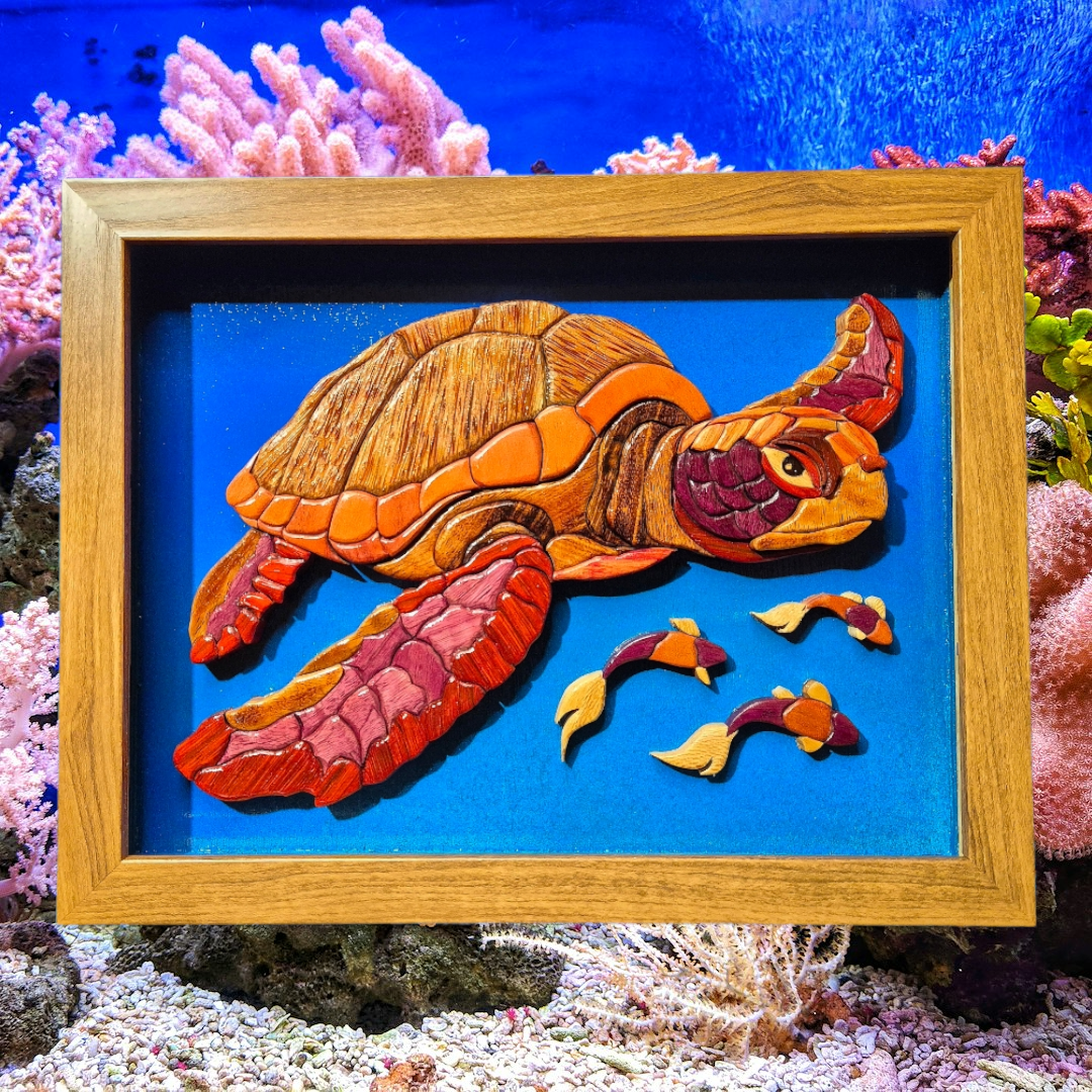 Art de l'intarsia "Tortue et 3 petits poissons"