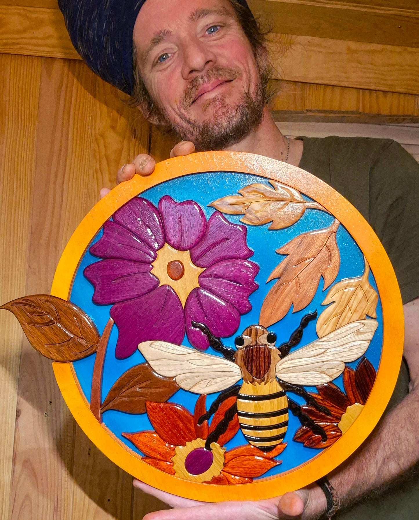 Art de l'intarsia "Abeille et ses fleurs"