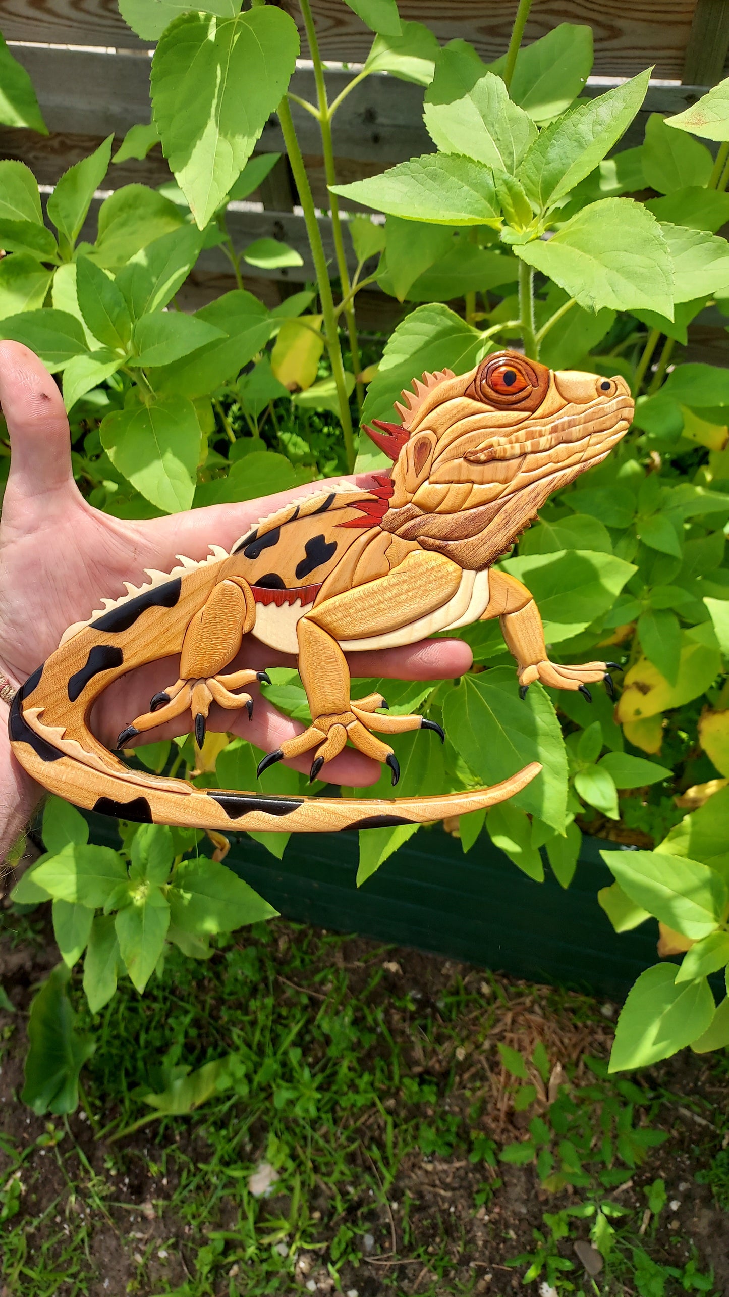 Art de l'intarsia "Lézard"