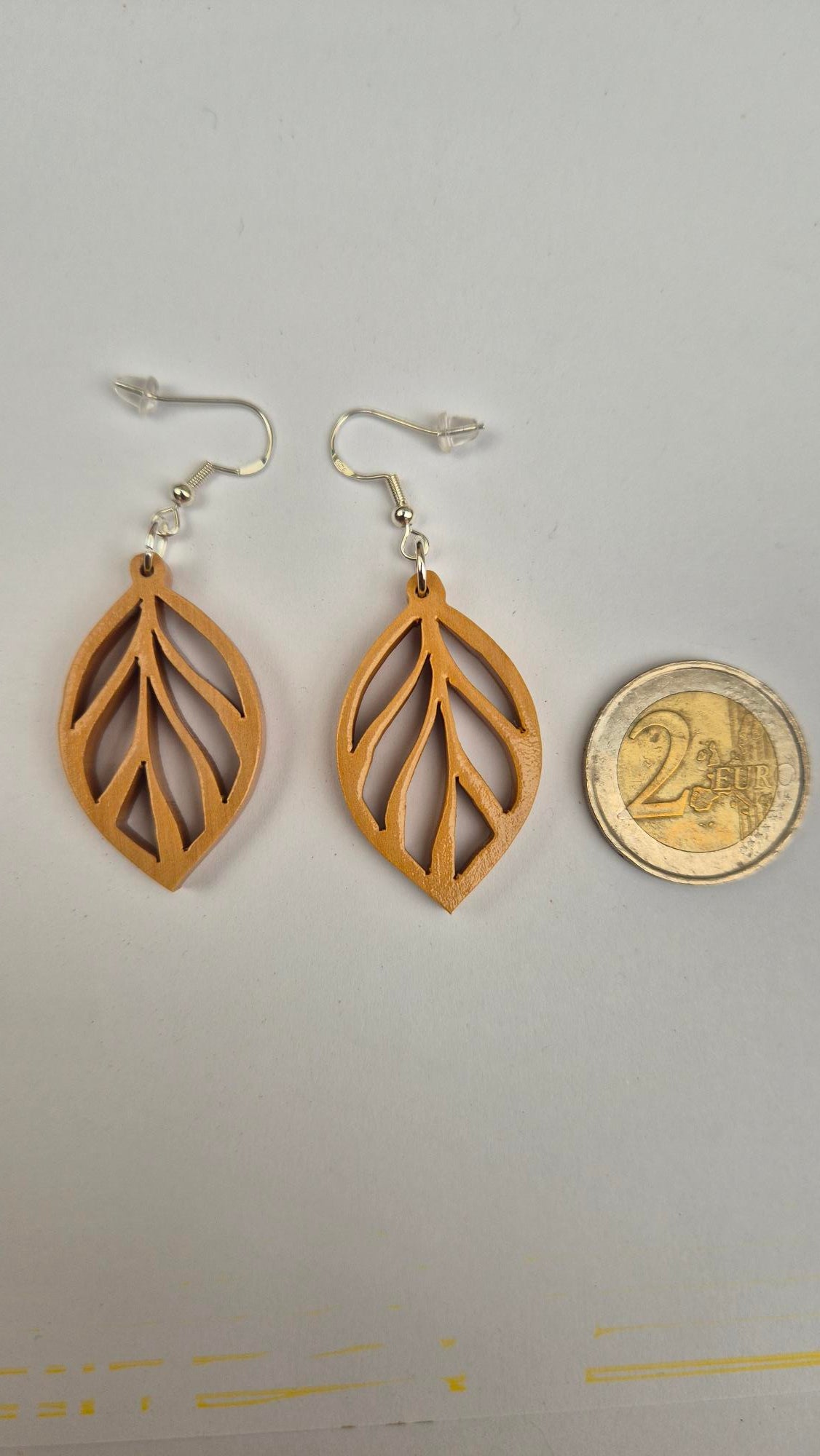 Boucle d'oreille en bois naturel de citronnier de ceylan "Feuille de citron"