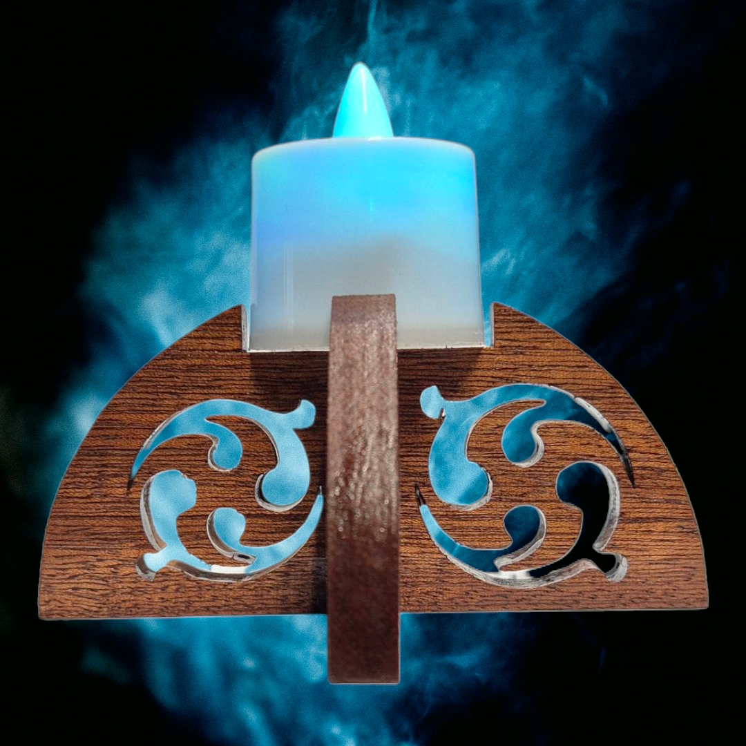 Boite en bois naturel Acajou "Le tigre et le petit papillon"avec son plateau en teck velours blanc et ses 2 bougeoirs en Acajou et érable et en cadeau cette magnifique lampe d'ambiance entièrement fait main!